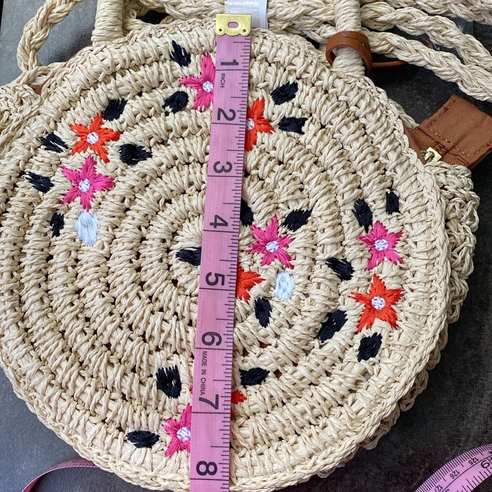 C. Wonder Small Round Crossbody straw Handbag White NWT - Picture 5 of 6